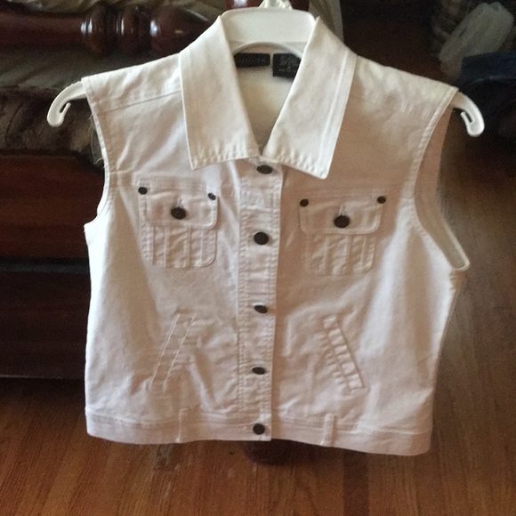 Vest - Picture 1 of 3